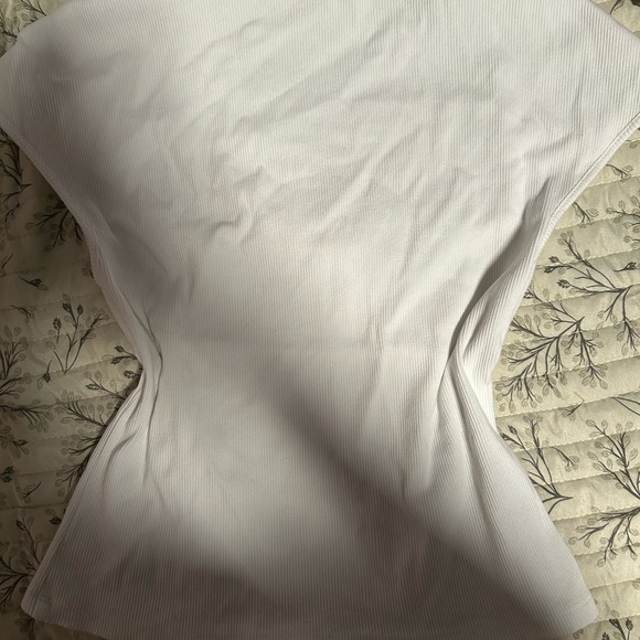 Divided White Ribbed Blouse - Picture 3 of 3